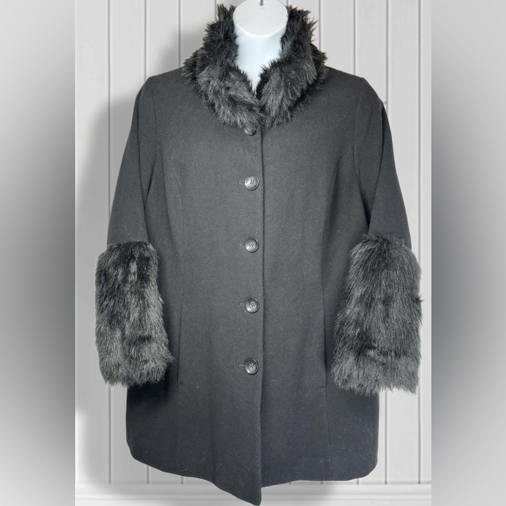 Chic Vogue Black Coat with Faux Fur Accents